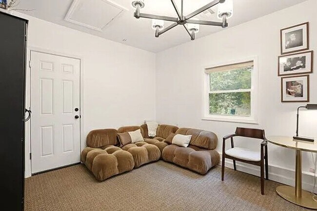 Building Photo - Charming 4BR Ranch with Garage in Jackson Cul-de-Sac