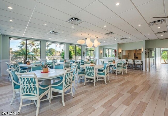 Building Photo - 555 Park Shore Dr