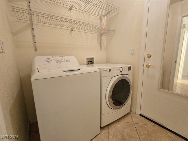 Building Photo - 9726 Tomorrow Ct