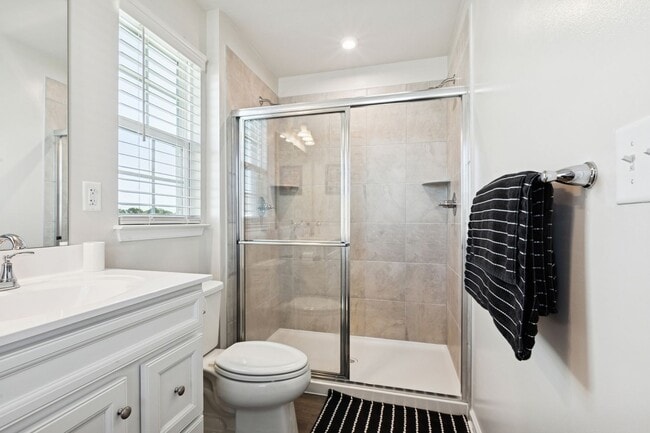 Building Photo - Chesapeake, 3 bedrooms, End Unit- Quick Mo...