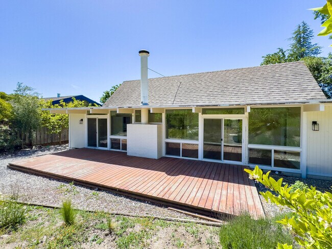 Building Photo - 81 Sotelo Way