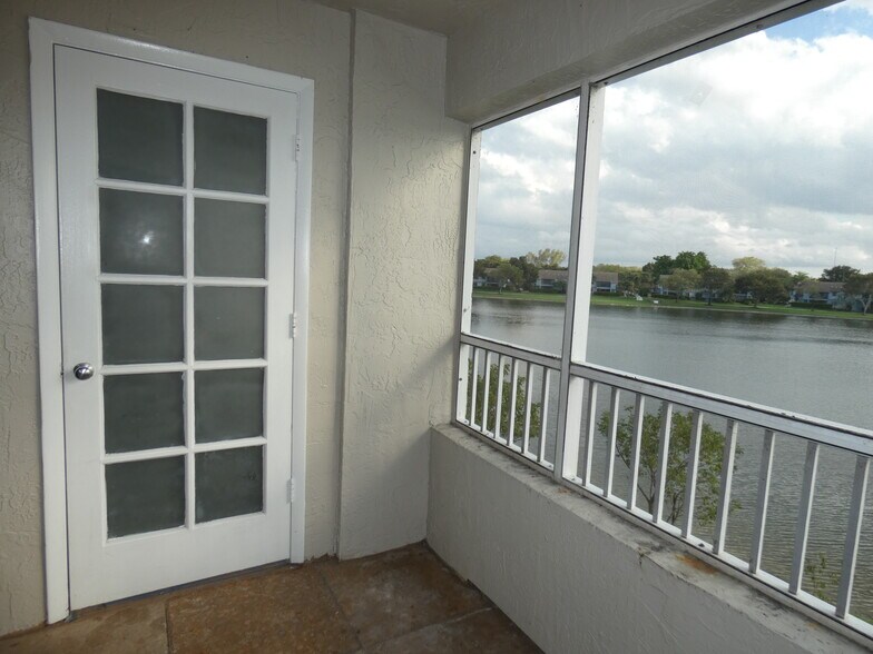 Building Photo - 2850 N Oakland Forest Dr