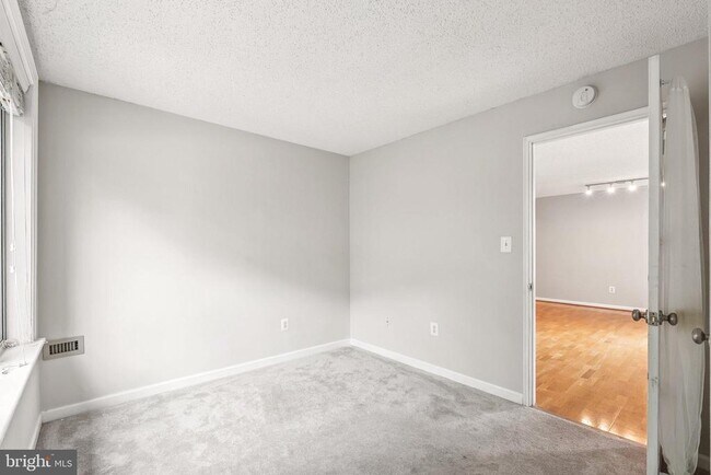 Building Photo - 1730 Arlington Blvd