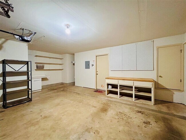 Building Photo - 2909 Lagerway Cove