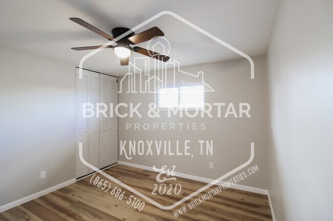 Building Photo - 513 S Cedar St