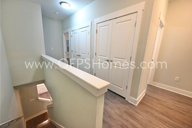 Building Photo - 312 N Sand Palm Rd