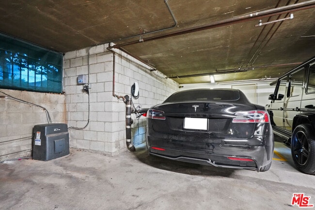 Building Photo - 10627 Ashton Ave