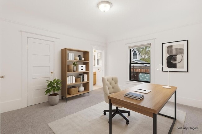 Building Photo - 17 Oak St