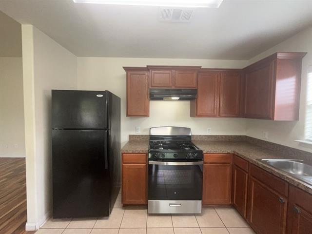Building Photo - 10009 Iron Ridge Dr