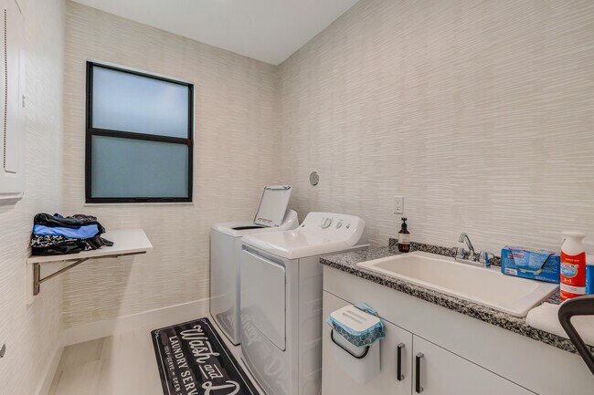 Building Photo - 8283 Royal County Down Rd