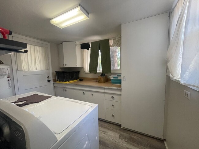 Building Photo - $0 DEPOSIT OPTION. CHARMING 3-BEDROOM HOME WITH LARGE YARD AND EASY ACCESS TO I-25 AND I-225