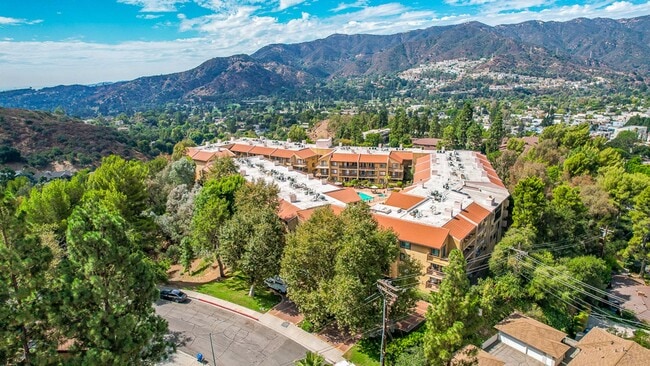 Building Photo - Beautiful Mountain Condo. 3 Bed-2Bath