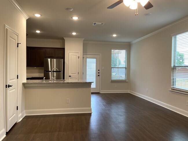Building Photo - 2222 Sandlewood Cove