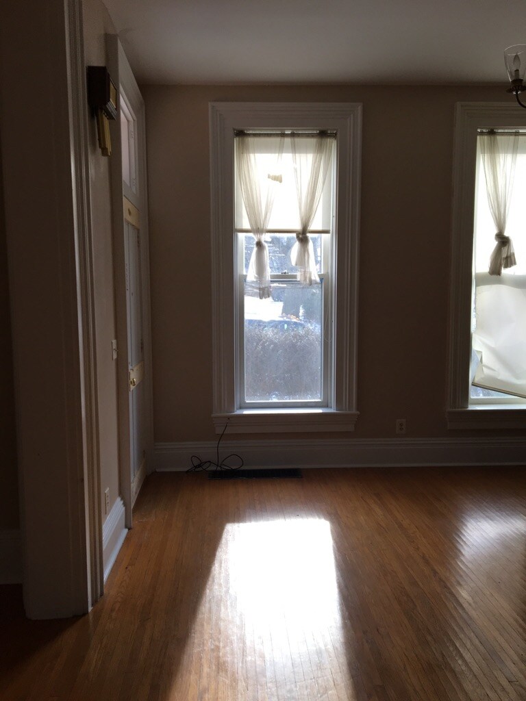 Building Photo - 302 Perrin Ave