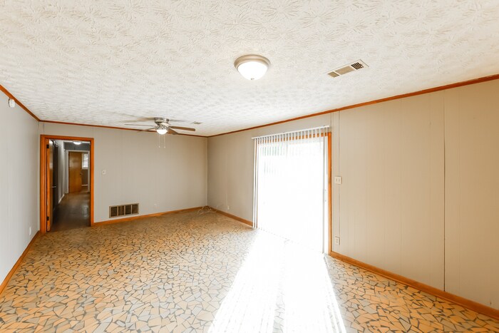 Building Photo - 1712 Longmeadow Dr