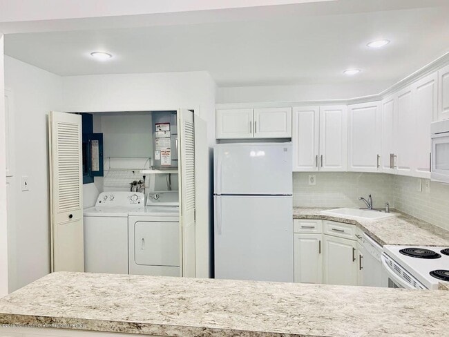 Building Photo - 31 Lexington Ct