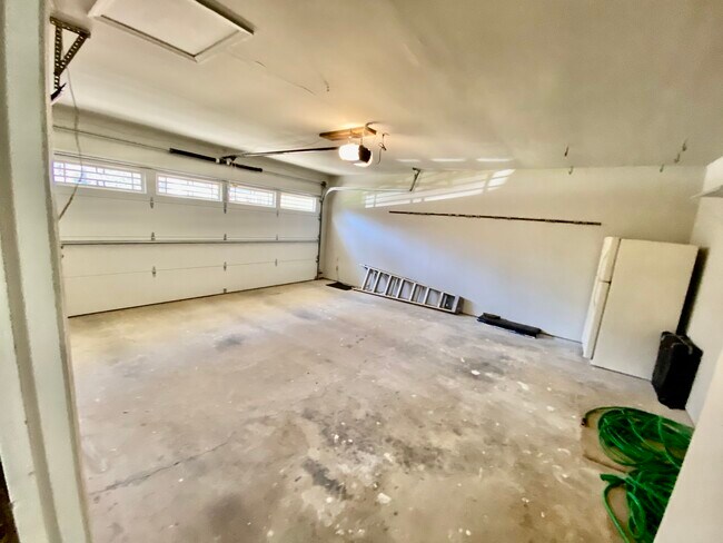 Two car garage - 2160 Heritage Trace Ln