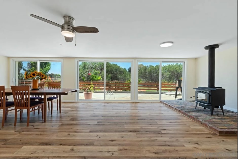 Building Photo - 8151 Beaver Lake Dr