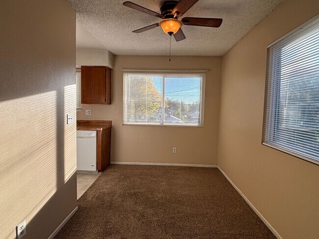 Building Photo - 405 Bonfoy Ave