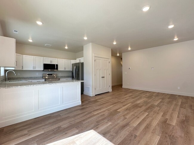 Building Photo - Brand New 3 Bed / 2.5 Bath Townhome in Sugar Mill Community