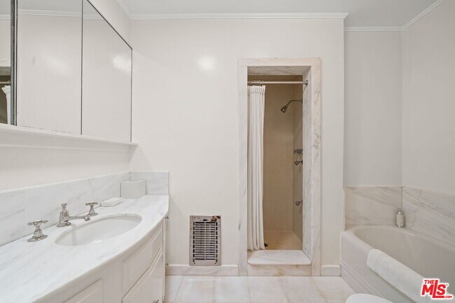 Building Photo - 5630 Spreading Oak Dr