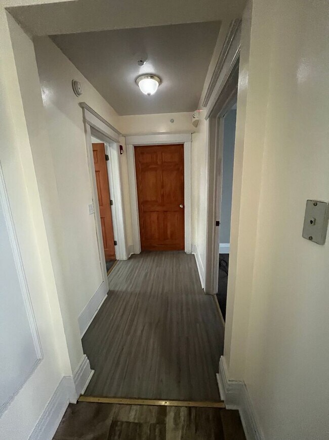 Building Photo - 2729 Dewey Ave