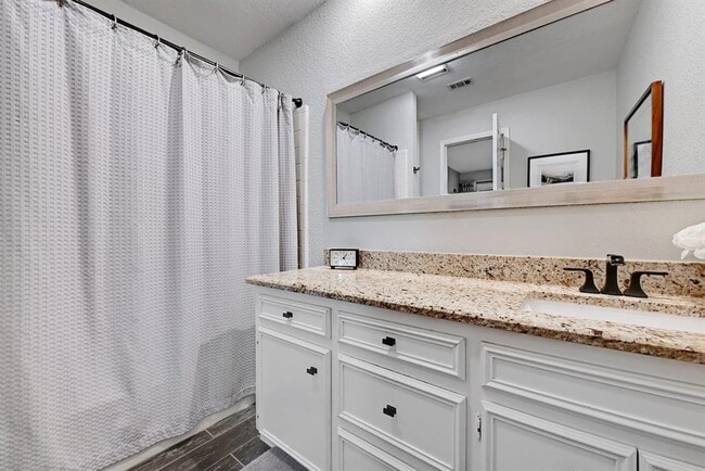 Building Photo - 11133 Pinehurst Dr