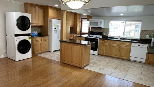 Primary Photo - 5138 W 141st St