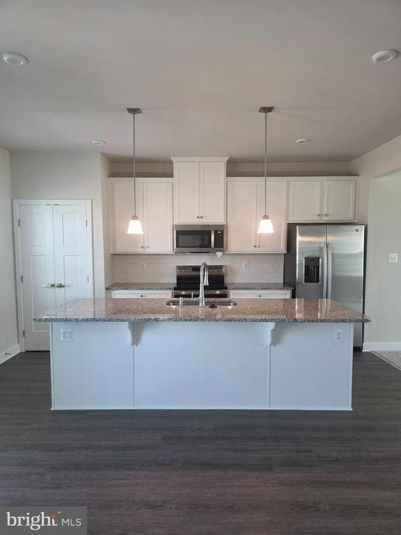 Building Photo - 703 Kalmar Ln