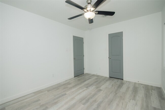 Building Photo - 2202 4th St