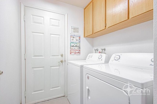 Building Photo - 12018 SE 17th St