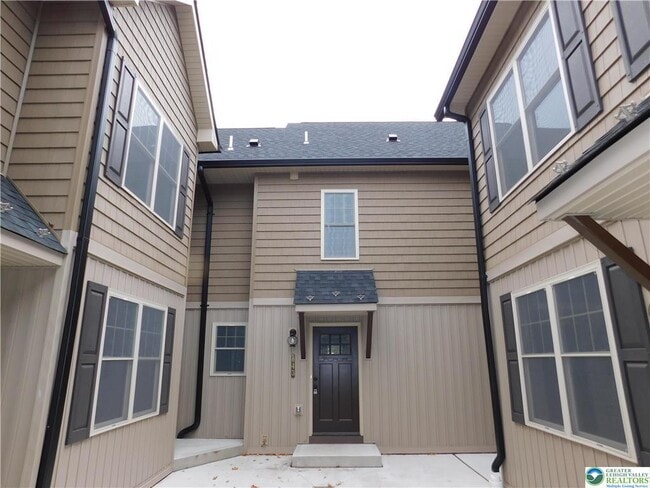 Building Photo - 643 Linden St