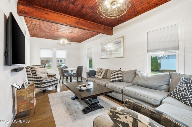 Building Photo - 505 Laurel Ave