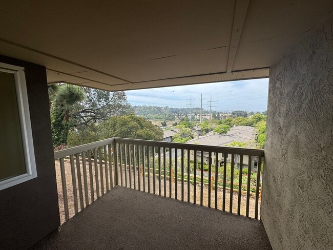 Building Photo - 3BD/2BA HOME w/ attached garage near USD/C...