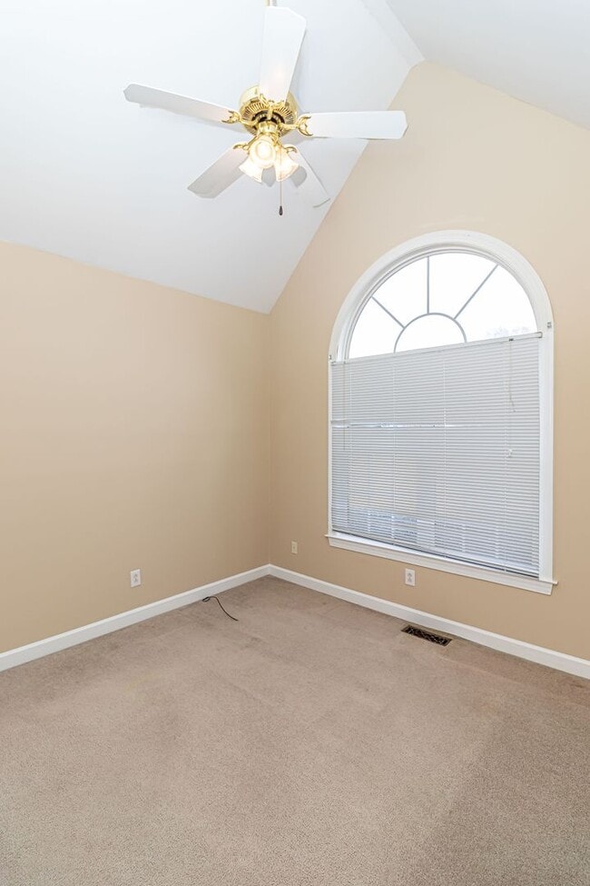 Building Photo - MUST SEE 3 BR | 2 BA w/ Finished Bonus Room *Pikeville school district*