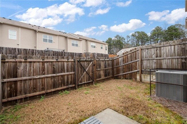 Building Photo - 6256 Hillandale Dr