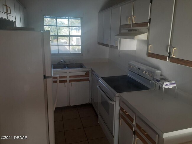 Building Photo - 313 Dirksen Dr