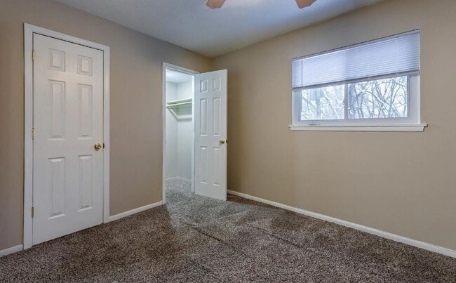 Building Photo - Modern 2BR Condo at Pembroke Gardens – Balcony, Pool Access & Utilities