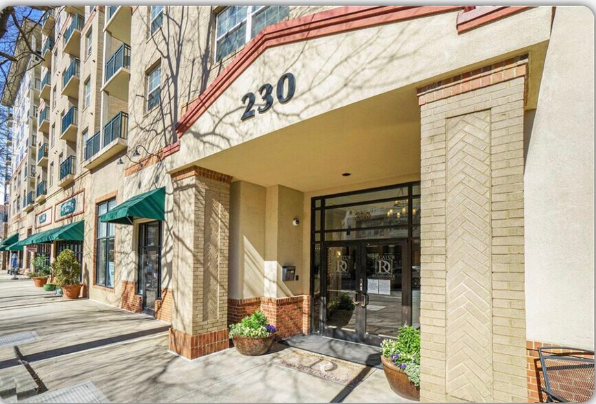 Building Photo - 230 E Ponce de Leon Ave