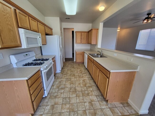 Building Photo - 365 Royal Troon Dr