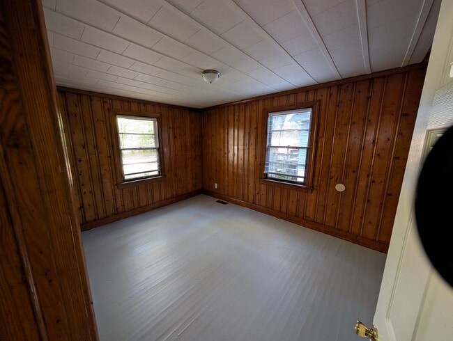 Building Photo - Cozy 2 Bedroom