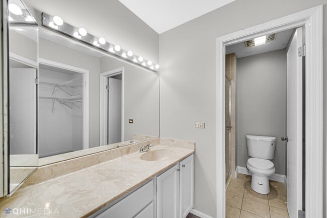 Building Photo - 920 Surrey Dr