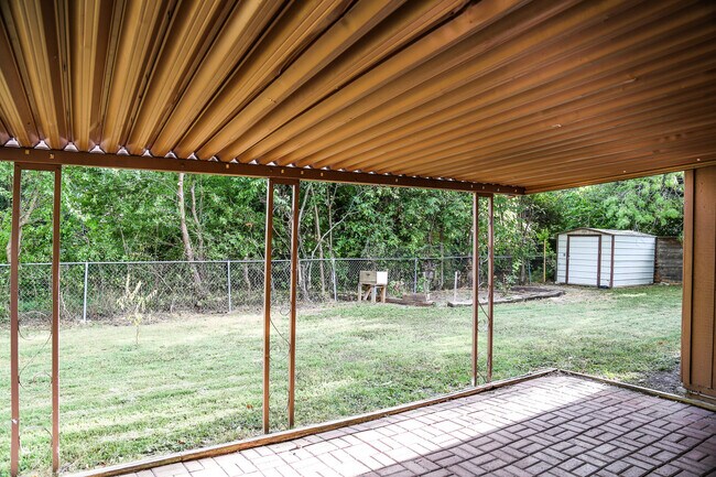 Building Photo - 2819 Bent Bow Dr