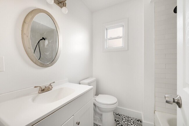 Building Photo - 169 Halladay St