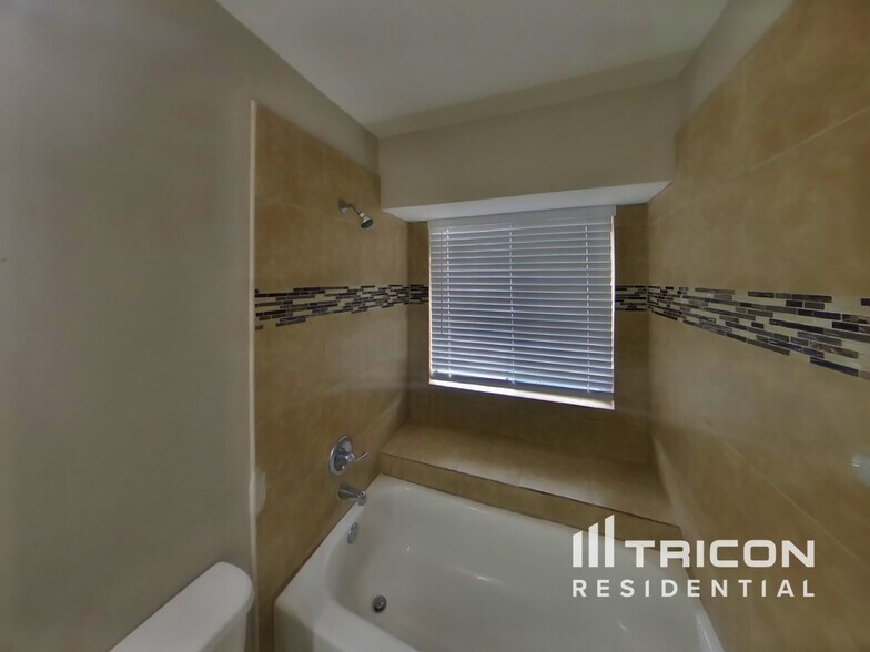 Building Photo - 13410 Maureen Ave