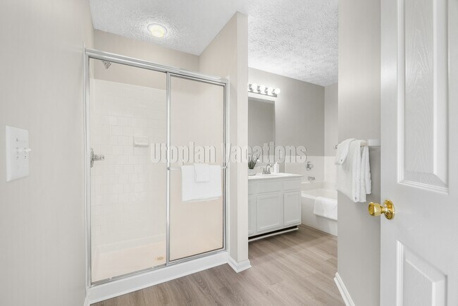 Building Photo - 10 Ironstone Ct