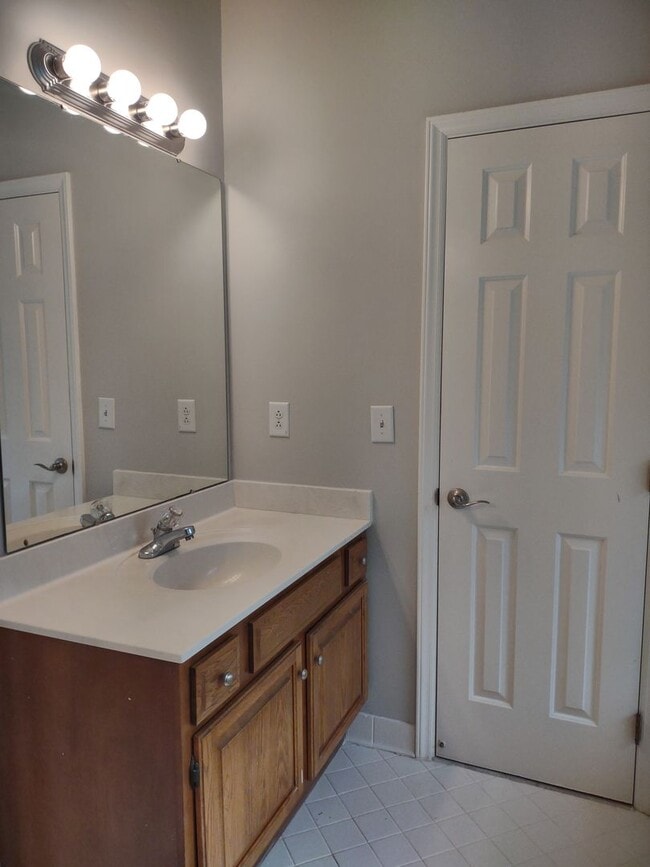 Building Photo - Move-In ready Home located in the Winterbr...