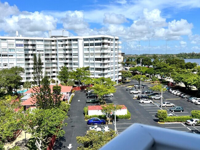 Building Photo - 1300 NE Miami Gardens Dr