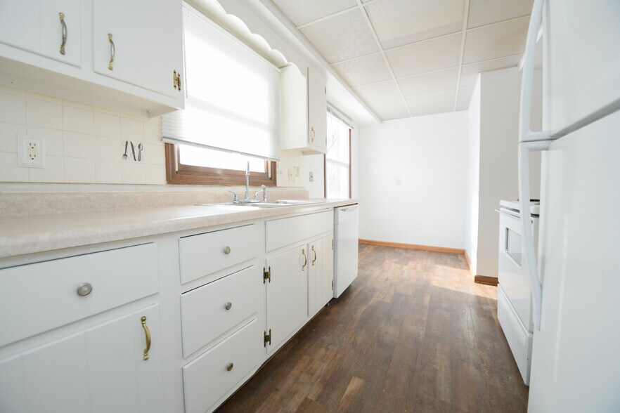 Building Photo - 2403 W 63rd Ave