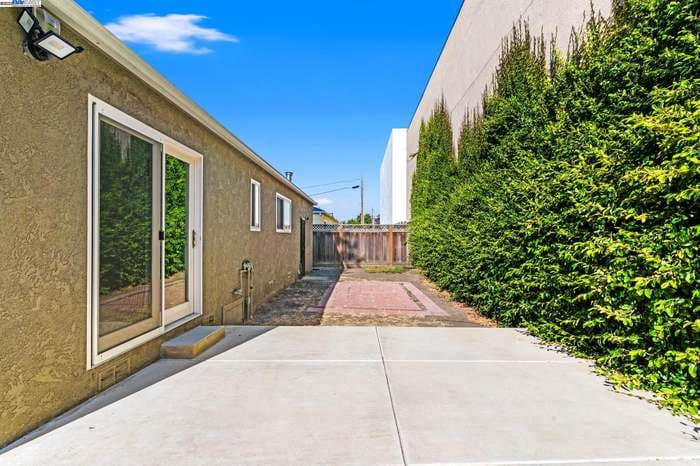 Building Photo - 20852 Baker Rd